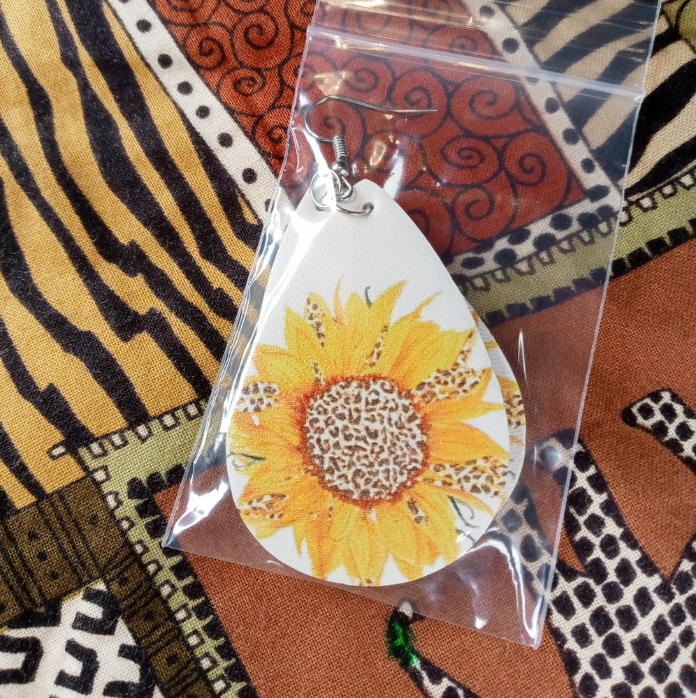 🌻 Sunflower 🌻 Leatherette Earrings